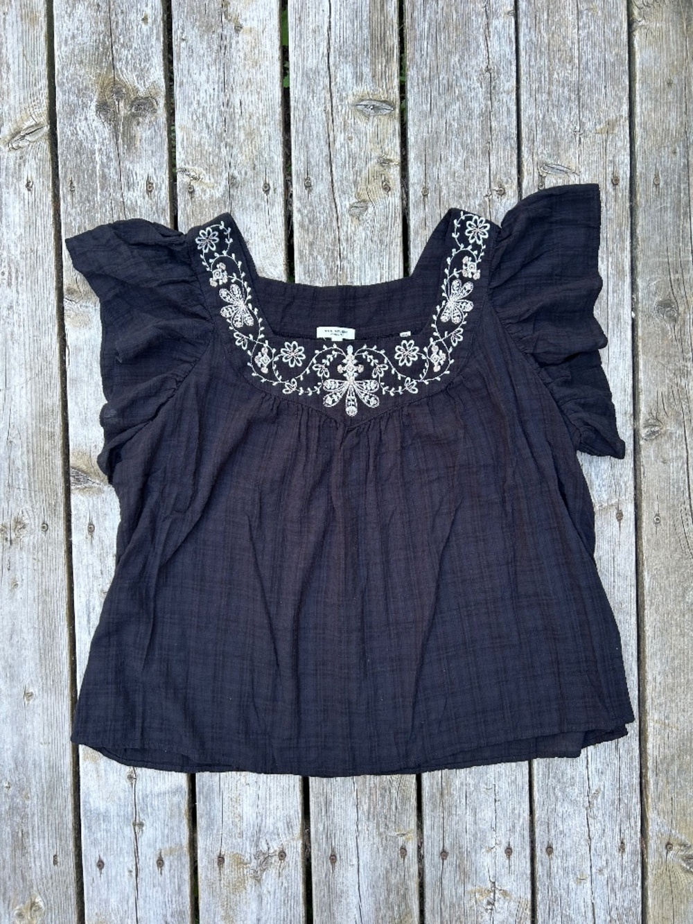 Max Studio ⎸ Cotton Blend Floral Embroidered Flutter Sleeve Top - Picture 3 of 8